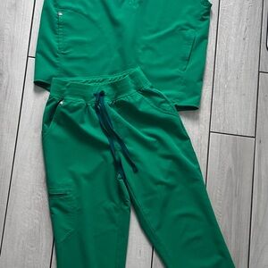 FIGS Green Women's Scrub Set